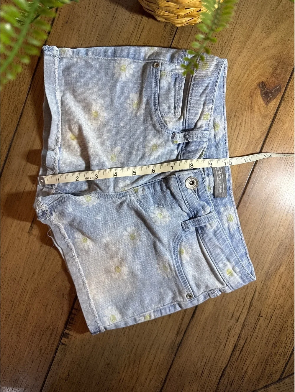 Berkley Jensen Girls Daisy Print Denim Shorts Light Wash Size 8